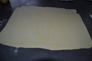 pâte étaler en grand rectangle
