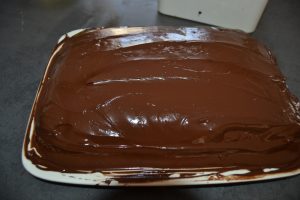 gâteau recouvert de chocolat