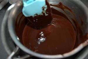 chocolat et beurre fondu au bain-marie