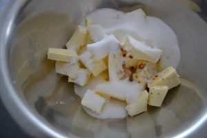sucre, vanille, et beurre ne morceaux