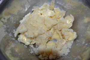 mélange beurre, sucre et vanille