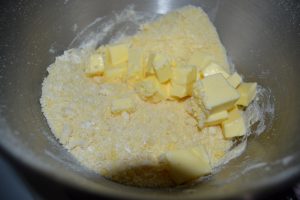 Ajout du beurre mou en morceaux