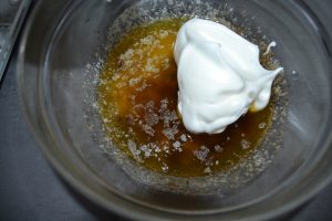  cuillère à soupe de blanc en neige ajouter au beurre fondu vanillé