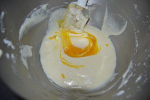 ajout des jaunes d'œufs