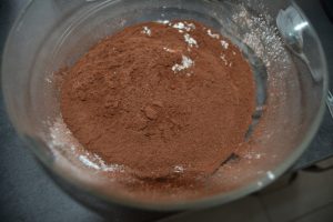cacao, farine et maïzena tamisée