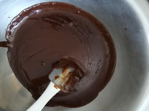 sucre semoule mélanger au chocolat/ lait