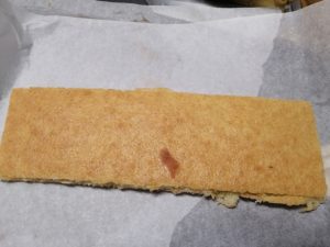 rectangle découper dans le biscuit madeleine