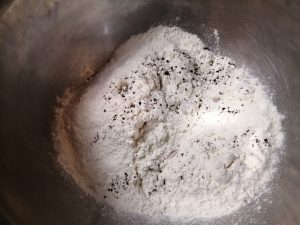 farine, sucre, levure de boulanger fraiche et vanille en grains
