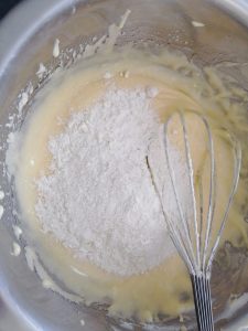 farine levure et maïzena ajouter petit à petit et mélanger