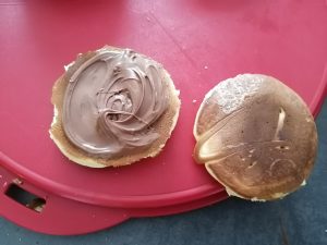 pancake garni de pâte à tartiner chocolat
