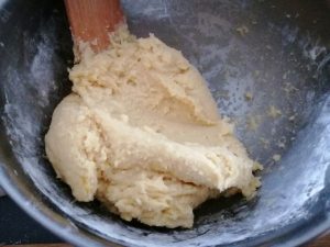 mélange des poudres à la pâte