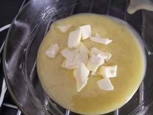 beurre en morceaux ajouter