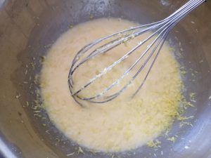 mélange beurre fondu, crème et zestes de citron