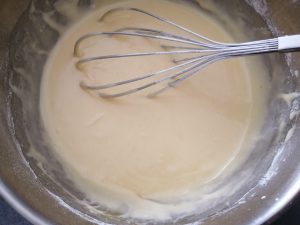 beurre fondu mélanger à la pâte
