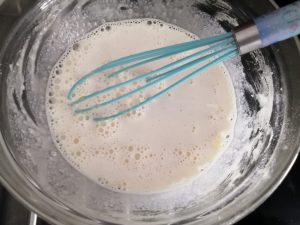 moitié du lait mélanger à la préparation