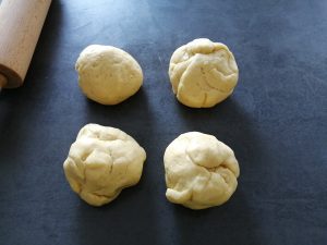 4 boules de pâtes