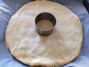 cercle au centre du disque de pâte 