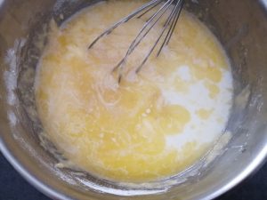beurre fondu et lait ajouter