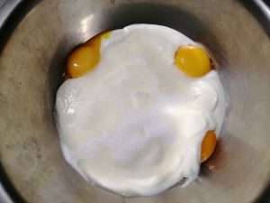 fromage blanc, œufs et sucre